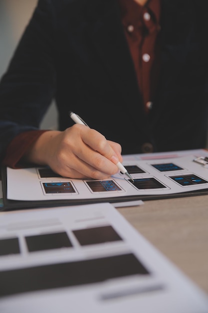 Proceso de diseño de interfaz de usuario de UX para aplicaciones móviles y sitios web modernos Prototipo creativo de wireframe para desarrollador de aplicaciones profesional