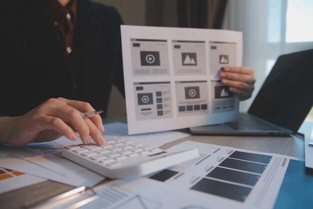 Proceso de diseño de interfaz de usuario de UX para aplicaciones móviles y sitios web modernos Prototipo creativo de wireframe para desarrollador de aplicaciones profesional