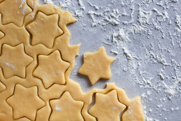 El proceso de hornear galletas en casa