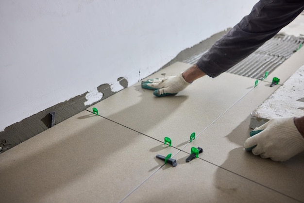 El proceso integral de instalación de azulejos utilizando técnicas y métodos adhesivos