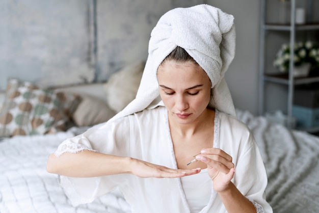 Proceso de manicura para el cuidado de las uñas.