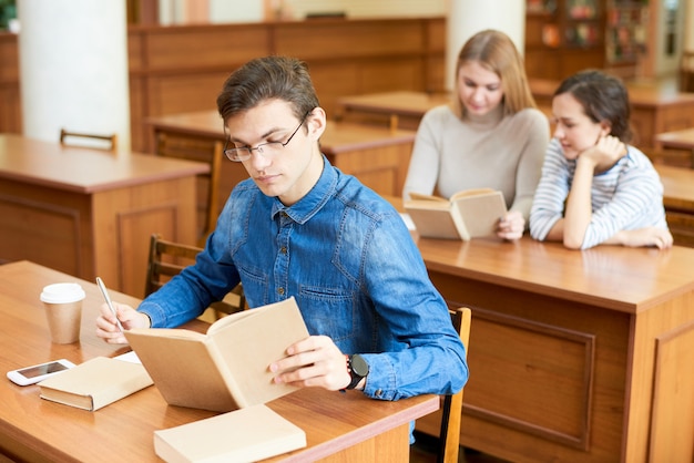 Proceso de trabajo en la biblioteca universitaria