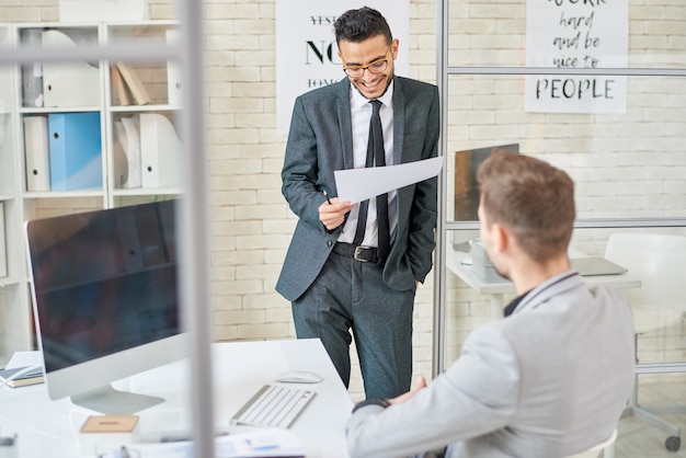 Proceso de trabajo en la oficina de plan abierto