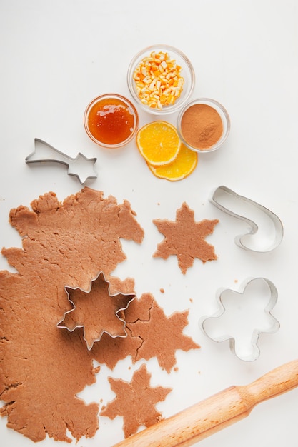 Foto processo de assar biscoitos de natal