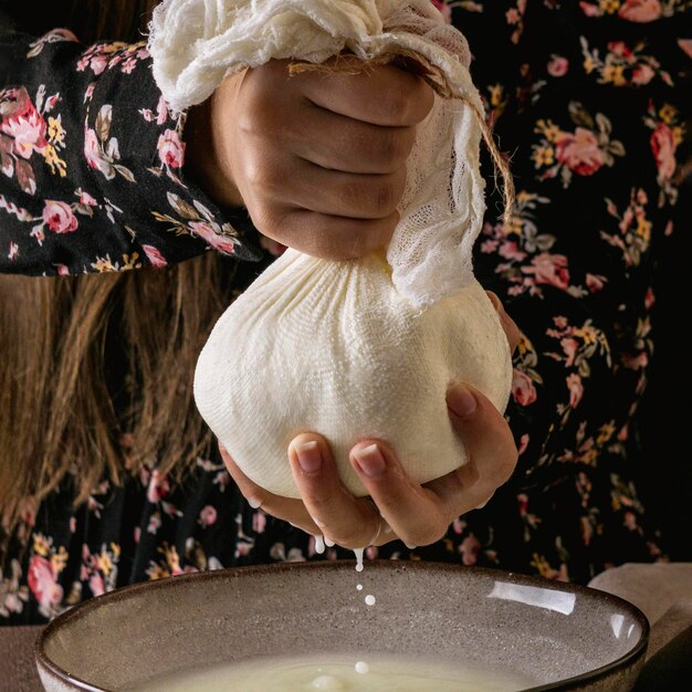 Processo de fabricação de queijo de frente