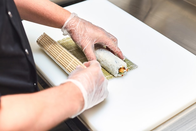 Processo de fabricação de sushi