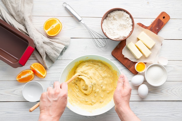 Processo de fabricação de torta de passas com ingredientes, camada plana