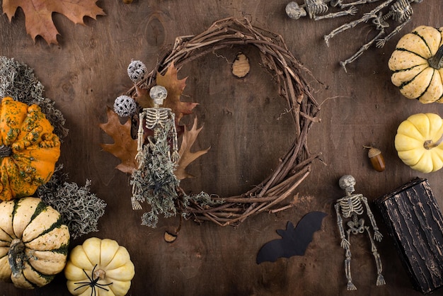 Foto processo de fazer a guirlanda de halloween