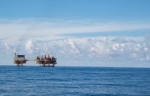 Processo de produção de petróleo e gás plana em offshore
