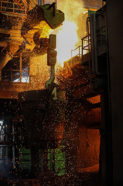 Produção de aço em fornos elétricos.