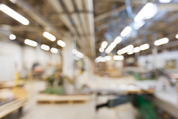 Produção fabricação e conceito de indústria borrado fundo de oficina de fábrica