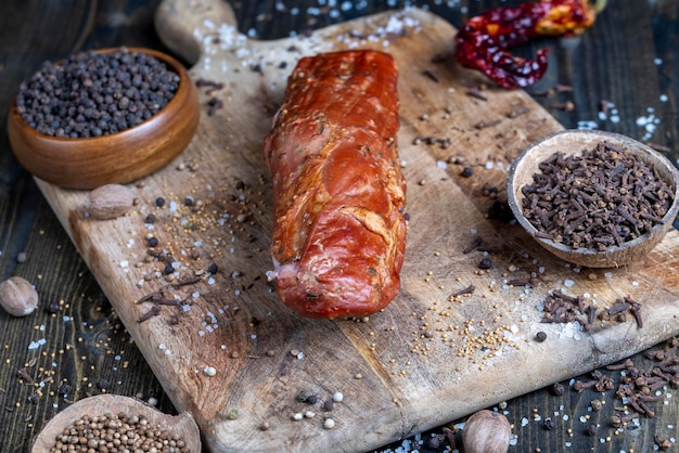 Produção industrial de carne que é cozida na empresa