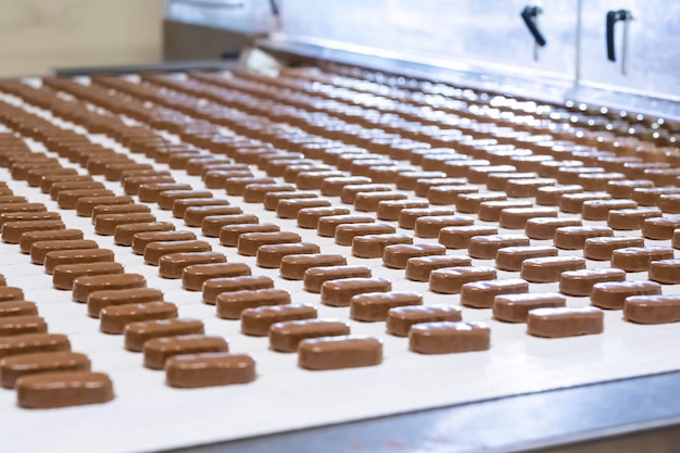 Producción de barras de chocolate Fábrica de confitería