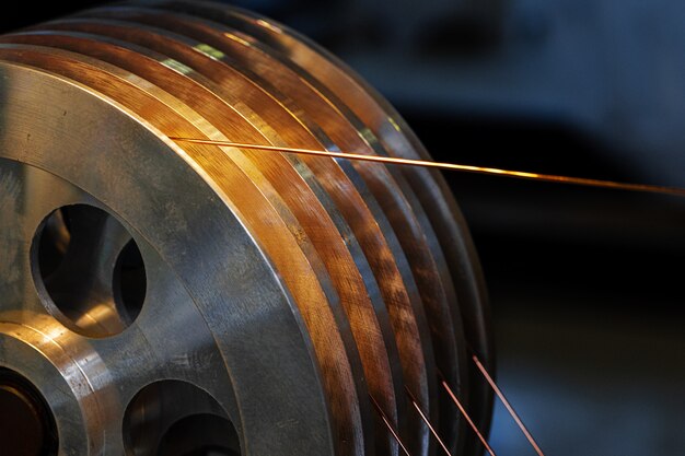 Foto producción de cable de alambre en la fábrica de cables de cerca