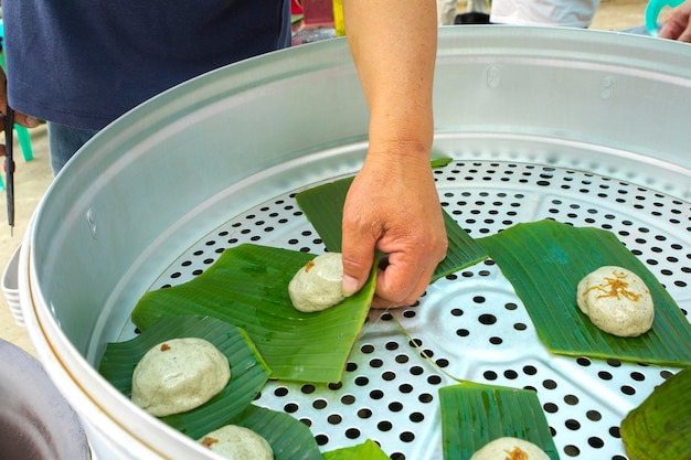 Producción Festival Ching Ming adorando ofrendas a los antepasados Vapor Caozi Kueh