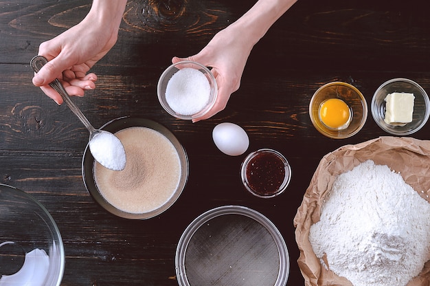 Foto producción paso a paso de tarta de fresa