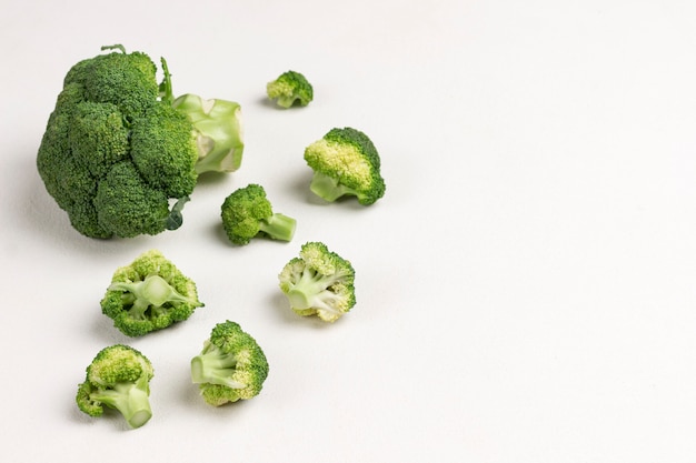 Producto alcalino de brócoli. Comida vegana.
