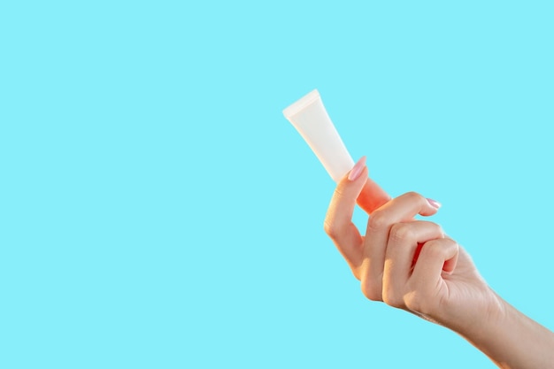 Producto para el cuidado de la piel mujer higiene maqueta tubo mano