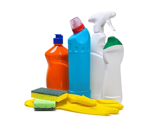 Producto de limpieza del hogar aislado sobre un fondo blanco.