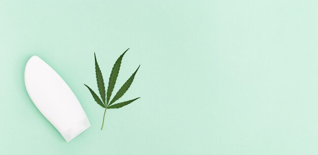 Productos de belleza de cannabis que contienen ingredientes naturales de origen vegetal