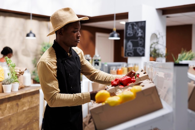 Productos frescos en una tienda ecológica