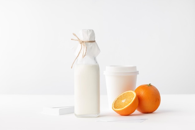 Productos orgánicos leche naranja café