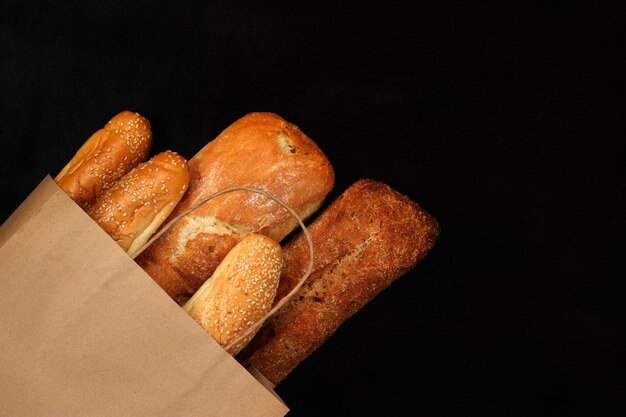 Productos de panadería en bolsa de papel Venta de bollería pan fresco