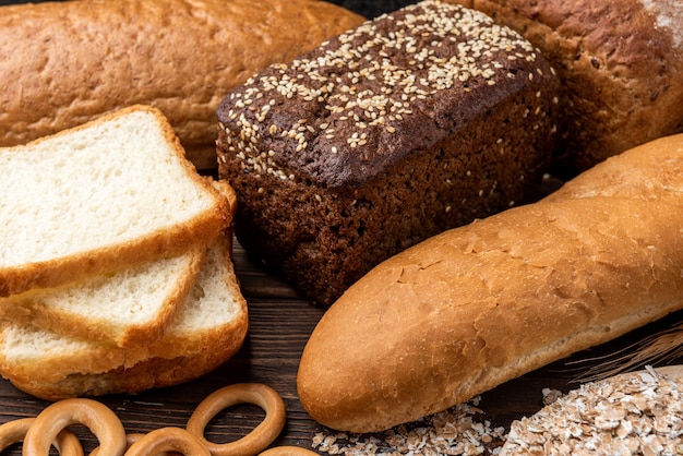 Productos de panadería en mesa