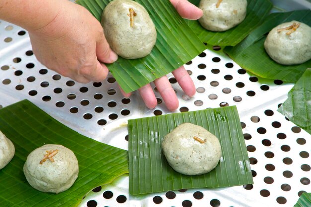 Produktion Ching Ming Festival Ahnenverehrung Opfergaben Caozi Kueh Dampfer