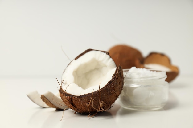 Produto para procedimentos de beleza, cuidados com a pele e corpo, óleo de coco