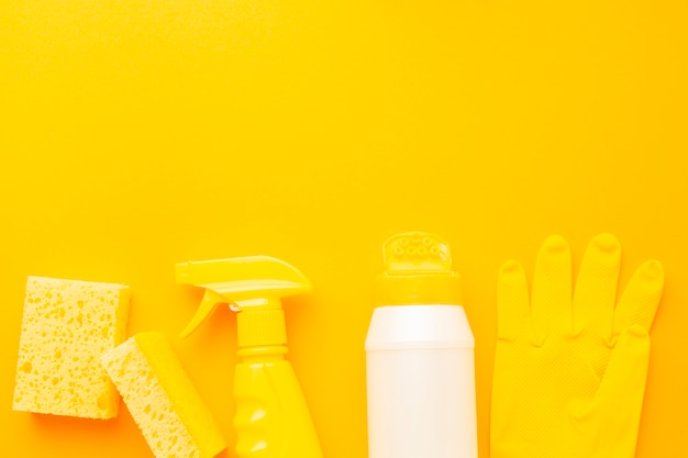 Foto produtos de higiene amarela plana leigos