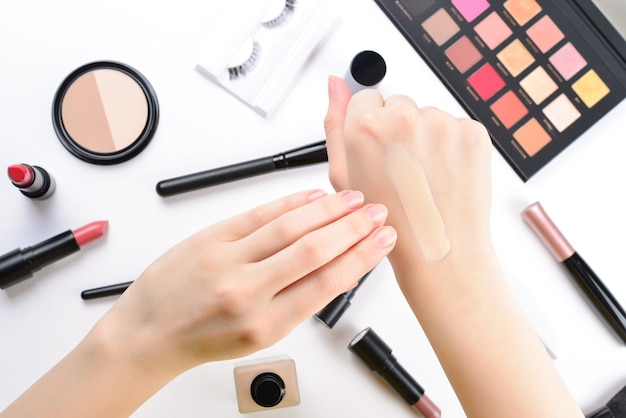 Produtos de maquiagem profissional com produtos cosméticos de beleza