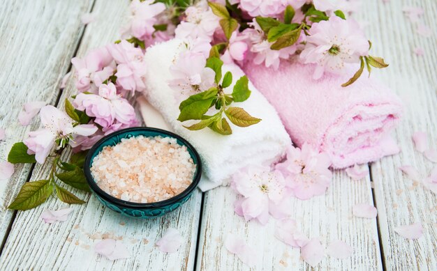 Produtos de spa com flor de sakura