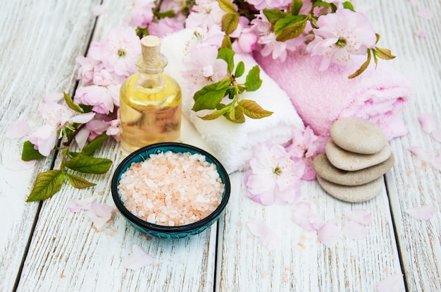 Produtos de spa com flor de sakura