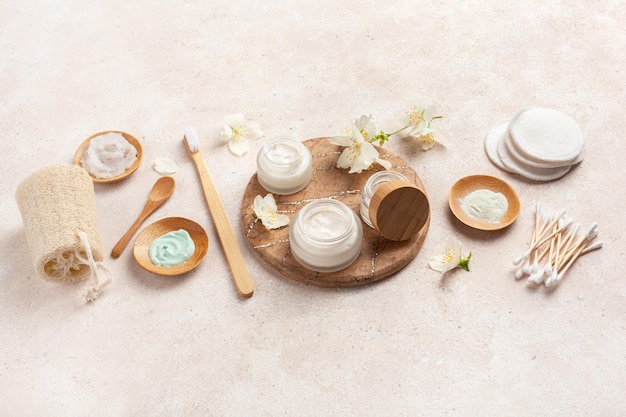 Produtos para a pele e flores de jasmim zero resíduos cosméticos naturais ecologicamente corretos para spa doméstico