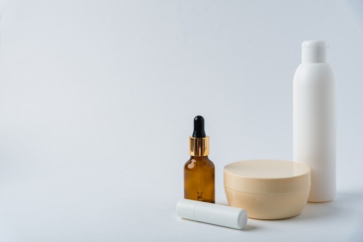 Produtos para a pele em um fundo branco