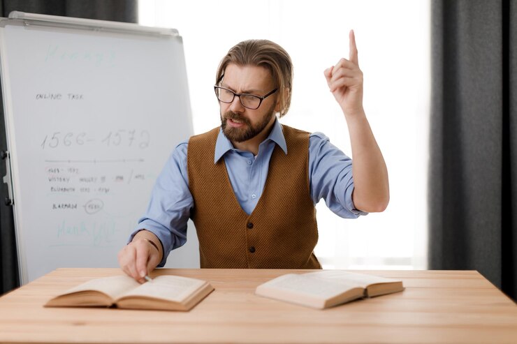 Profesor con tutorial en línea