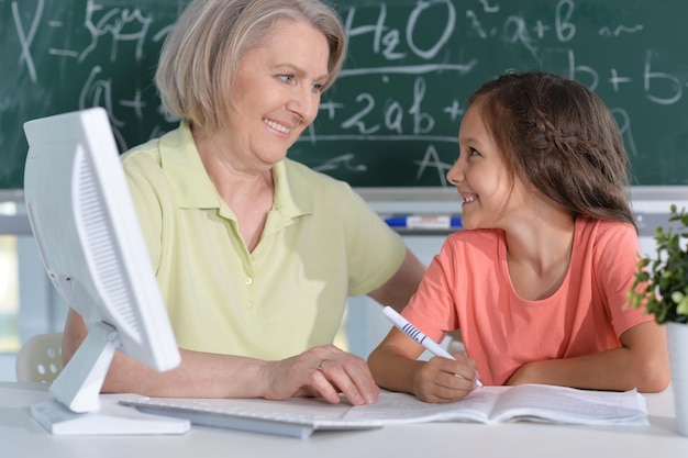 Profesores que trabajan con el alumno