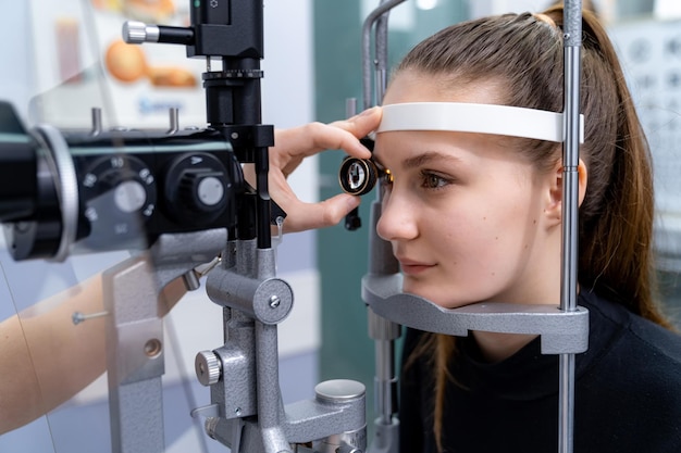 Professionelle Augenuntersuchung Augenheilkunde zur Überprüfung des Sehvermögens