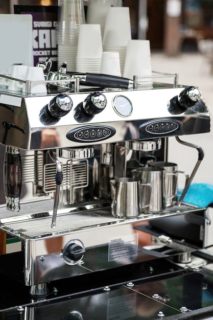 Professionelle Espressomaschine im Café