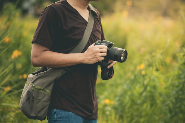 Professioneller Fotograf mit Kamera