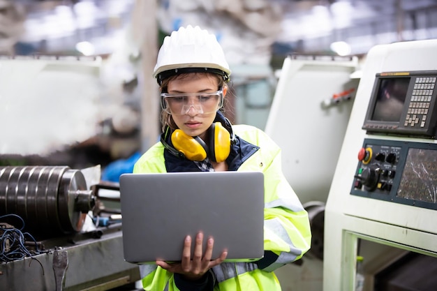 Professionelles Engineering, Arbeiter, Mann Qualitätskontrolle, Wartung, Check-in-Fabrik