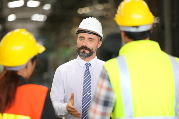 Professionelles Engineering, Arbeiter, Mann Qualitätskontrolle, Wartung, Check-in-Fabrik