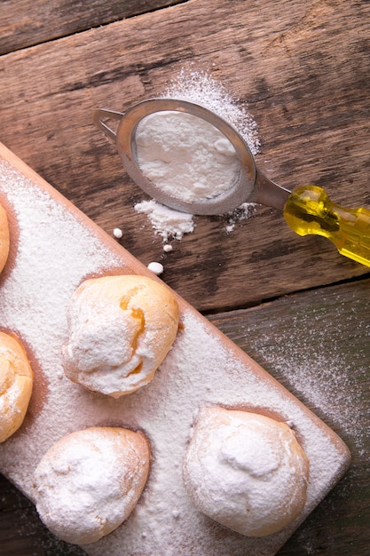 Profiteroles com açúcar de confeiteiro