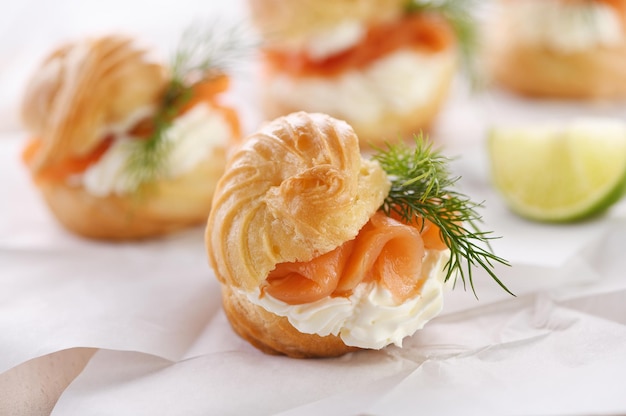 Profiteroles mit Lachs