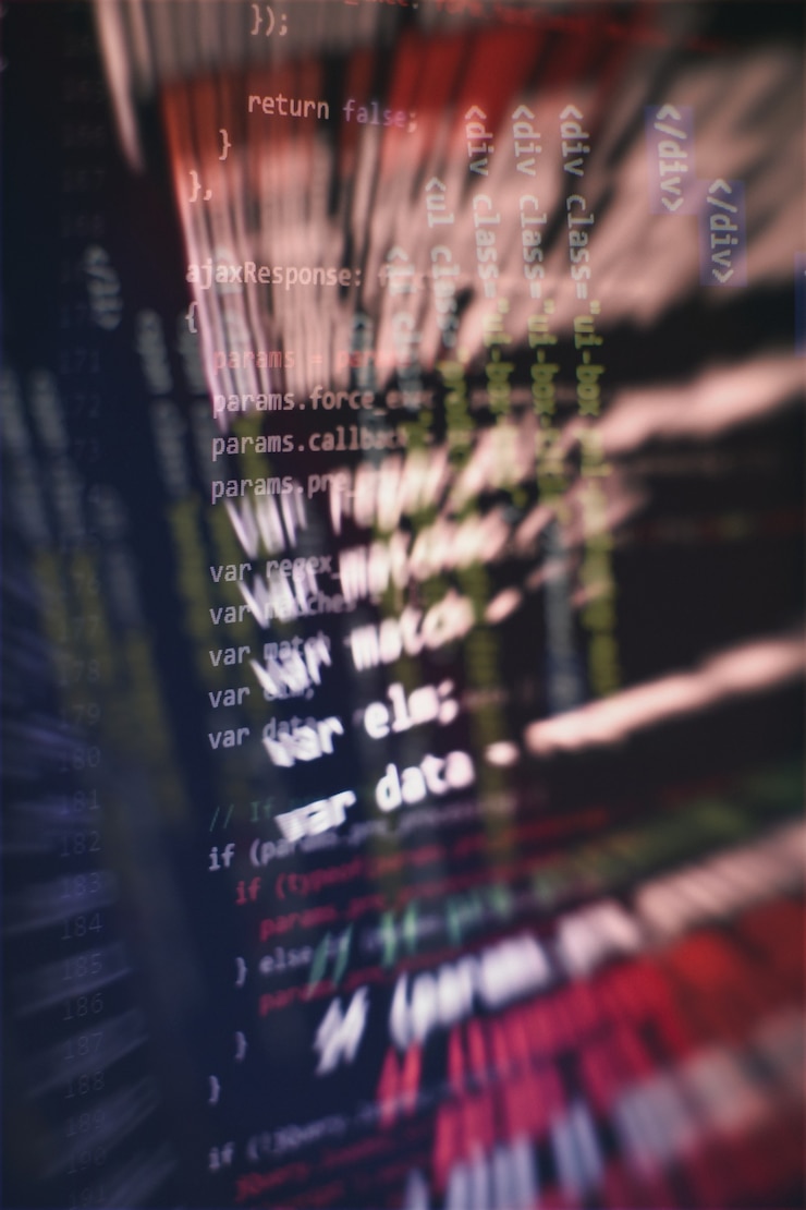 Foto la programación de computadoras a menudo abreviada a programación es un proceso para la formulación original de un problema de computación en programas de computadora ejecutables tales como análisis, desarrollo, algoritmos y verificación.