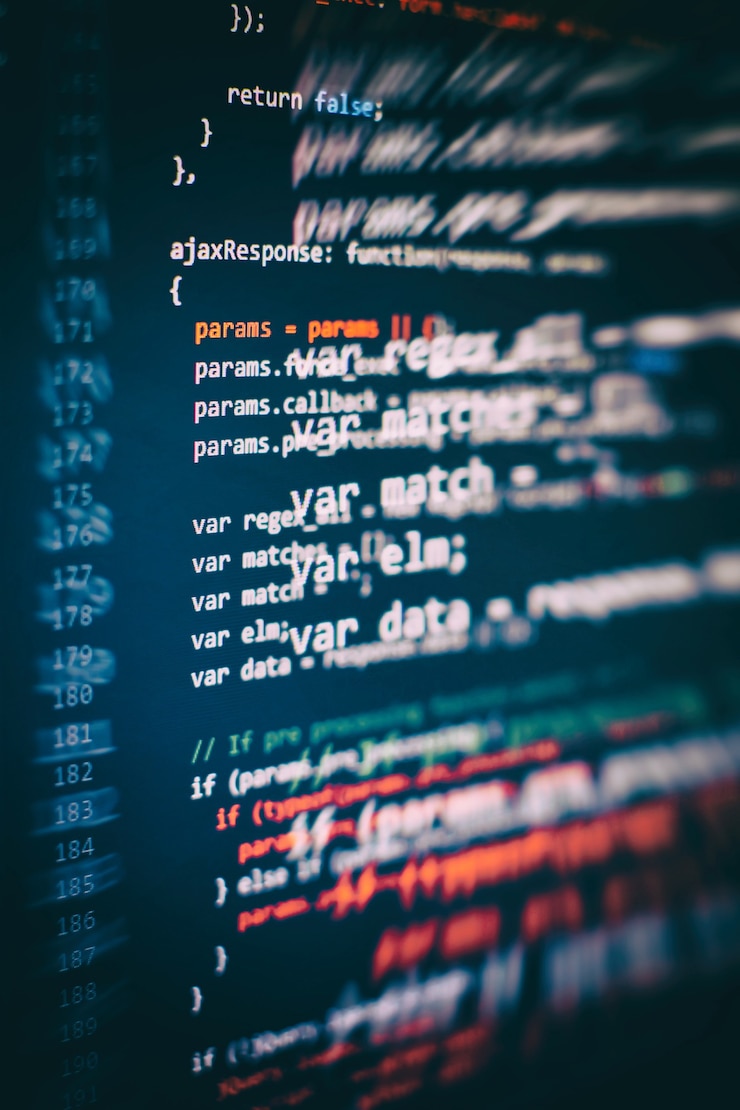 Foto la programación de computadoras a menudo abreviada a programación es un proceso para la formulación original de un problema de computación en programas de computadora ejecutables tales como análisis, desarrollo, algoritmos y verificación.