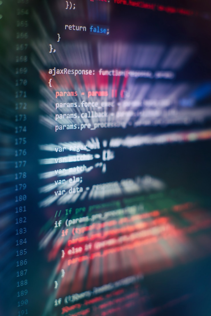 Foto la programación de computadoras a menudo abreviada a programación es un proceso para la formulación original de un problema de computación en programas de computadora ejecutables tales como análisis, desarrollo, algoritmos y verificación.