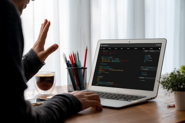 Programación de desarrollo de software en pantalla de computadora para aplicaciones modernas y codificación de programas