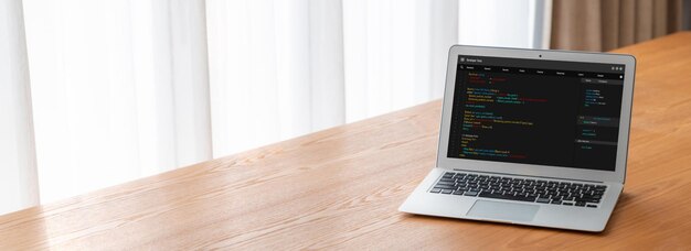 Programación de desarrollo de software en la pantalla de la computadora para aplicaciones modernas